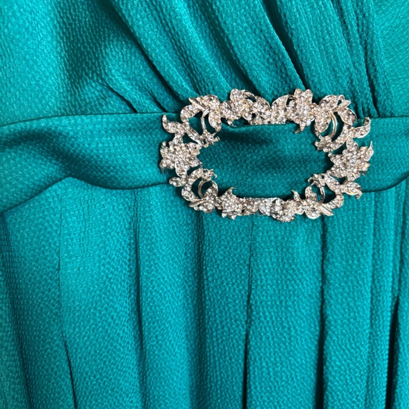 Luxury gown - Picture 6 of 15